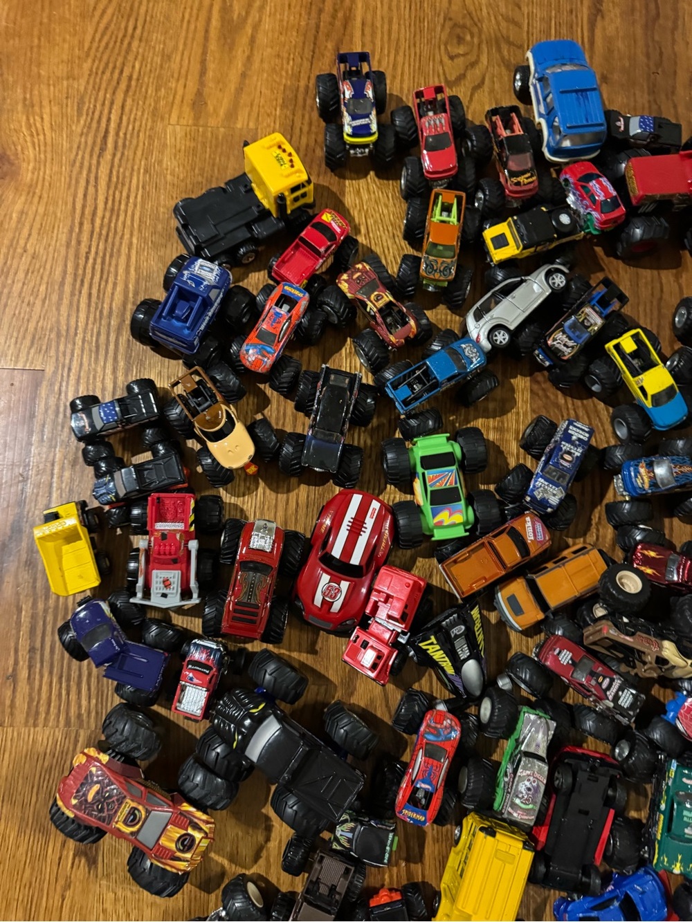 5 Random Monster Truck Mystery Bundle Mixed Toy Cars Monster Jam Style Lot 1 - Picture 8 of 9